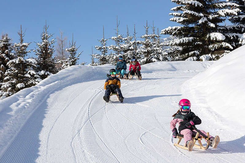 Rodeln mit der Familie im Winter in Serfaus Fiss Ladis